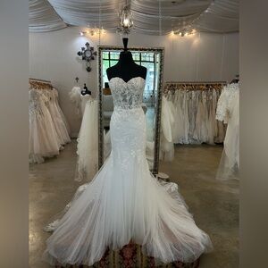 Sample Justin Alexander Bridal Gown Style 88272